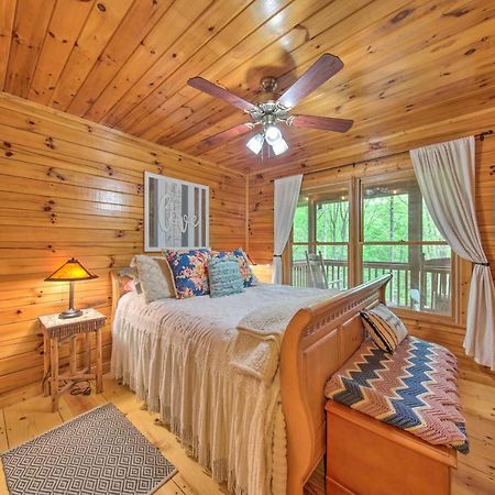 Peaceful Blue Ridge Cabin With Decks And Fire Pit Екстер'єр фото