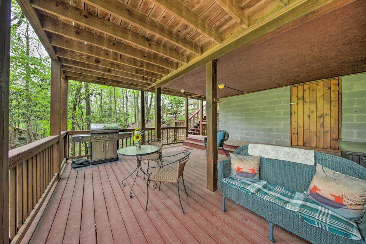 Peaceful Blue Ridge Cabin With Decks And Fire Pit Екстер'єр фото