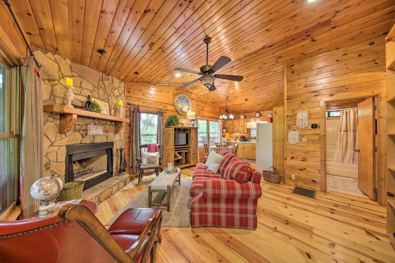 Peaceful Blue Ridge Cabin With Decks And Fire Pit Екстер'єр фото