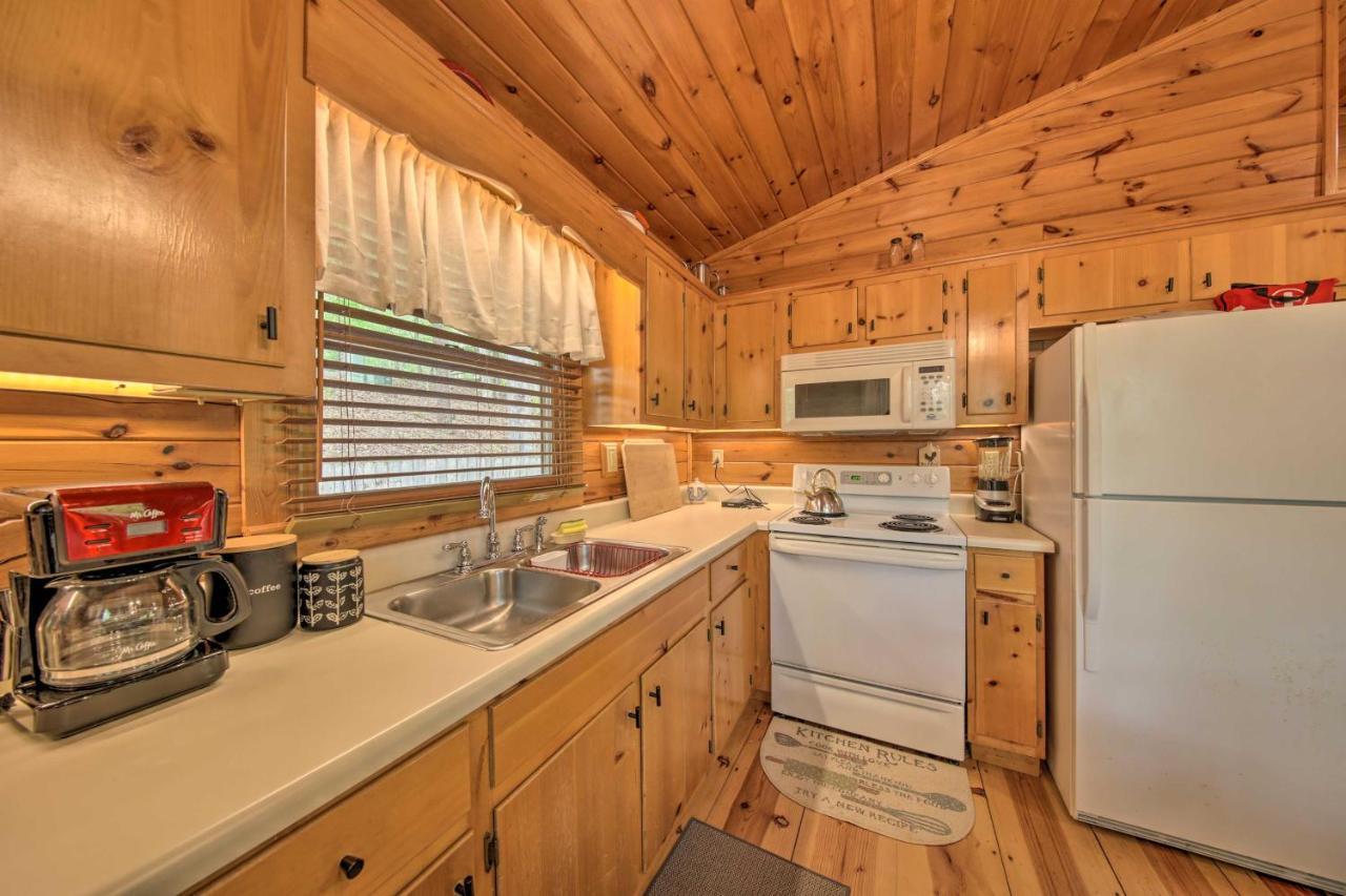 Peaceful Blue Ridge Cabin With Decks And Fire Pit Екстер'єр фото