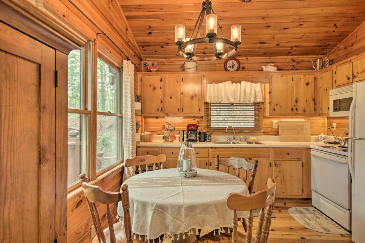 Peaceful Blue Ridge Cabin With Decks And Fire Pit Екстер'єр фото