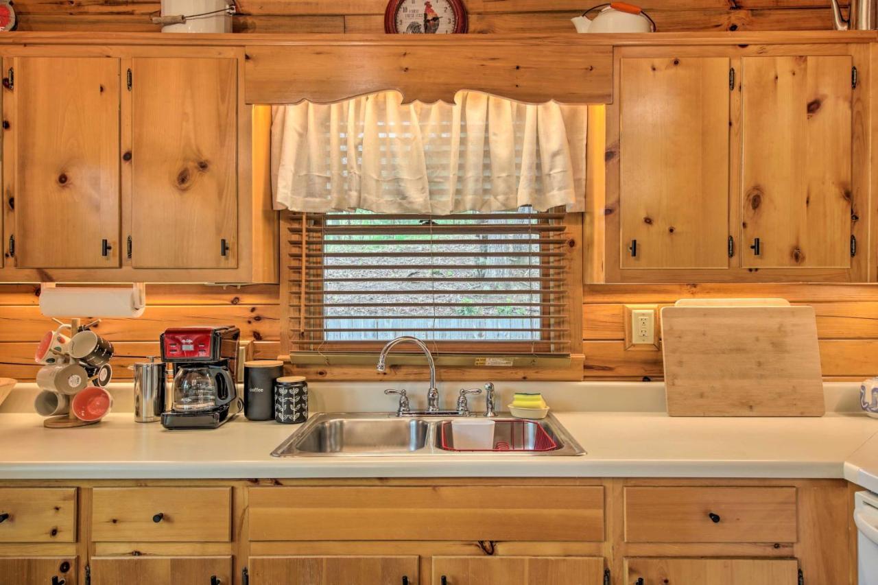 Peaceful Blue Ridge Cabin With Decks And Fire Pit Екстер'єр фото