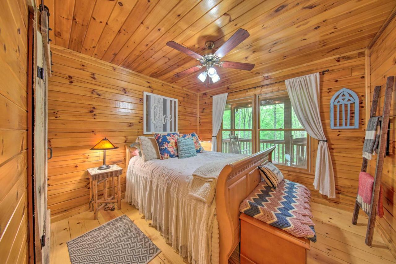 Peaceful Blue Ridge Cabin With Decks And Fire Pit Екстер'єр фото