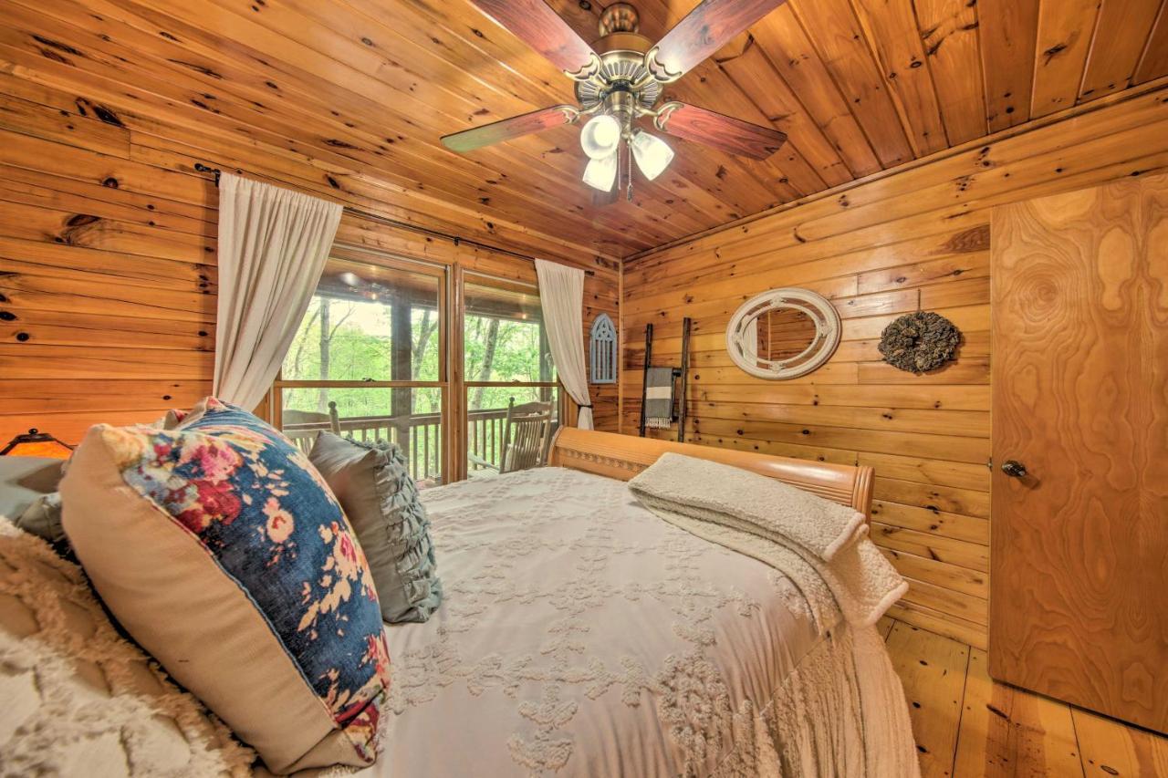 Peaceful Blue Ridge Cabin With Decks And Fire Pit Екстер'єр фото
