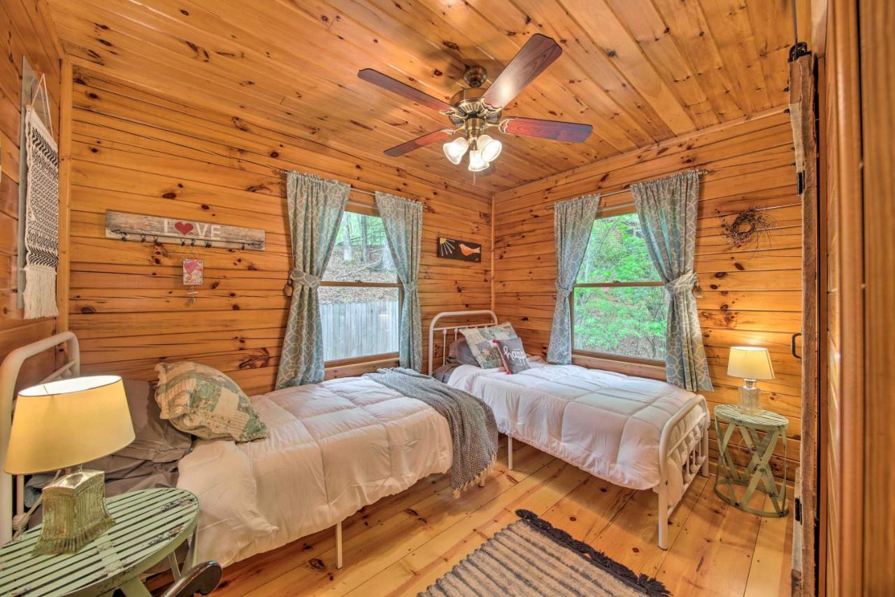 Peaceful Blue Ridge Cabin With Decks And Fire Pit Екстер'єр фото