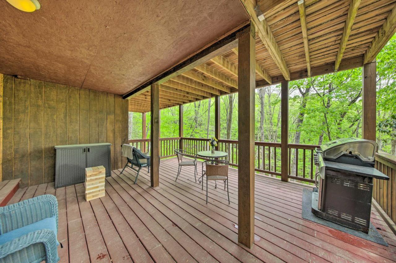 Peaceful Blue Ridge Cabin With Decks And Fire Pit Екстер'єр фото